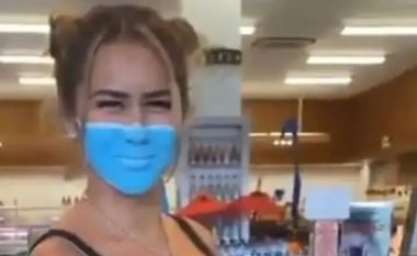 Një influencues me një maskë të pikturuar po ecte nëpër dyqan, policia kërkon t’a dëbojë atë nga Bali