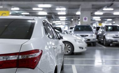 Si të mbroni veturën nga gërvishtjet në një garazh publik?