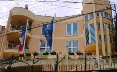Ambasada franceze: Është e një rëndësie të madhe që deputetët të marrin pjesë në zgjedhjen e Presidentit
