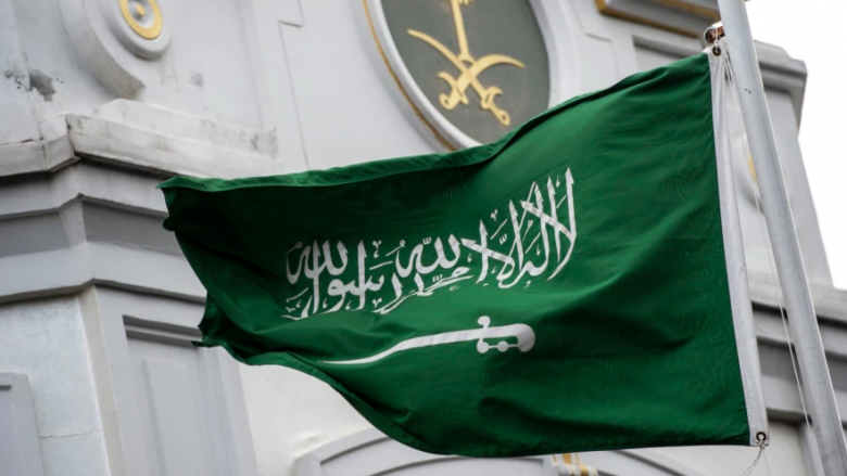 Arabia Saudite ekzekuton tre ushtarë për “tradhti të lartë”