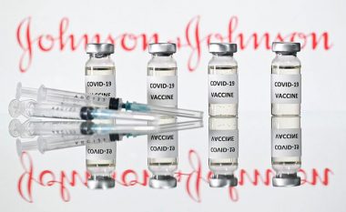 SHBA rifillon përdorimin e vaksinës Johnson&Johnson kundër Covid-19, pavarësisht rrezikut të rrallë të mpiksjes së gjakut