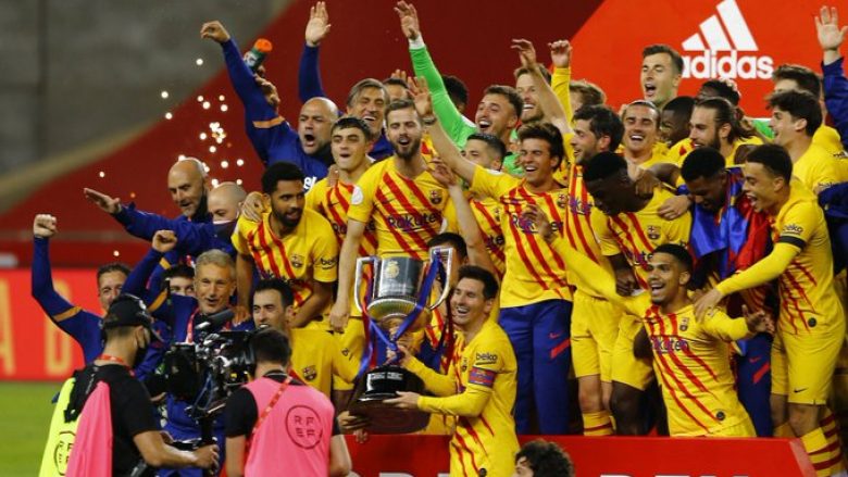 Pamje nga festa e madhe e Barcelonës pas triumfit në Copa del Rey