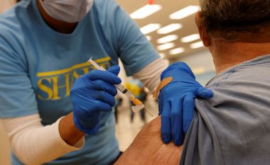 Personat nga mosha 16-vjeçare e lartë kanë tani të drejtë vaksinimi në SHBA