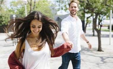 Çiftet në marrëdhënie të hapura janë më të lumtur, pohojnë studiuesit