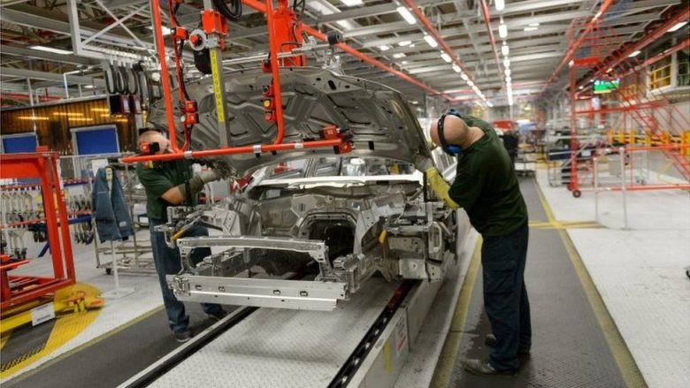 Jaguar Land Rover do të mbyll përkohësisht dy fabrikat kryesore të veturave