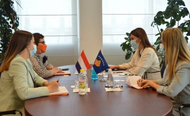 Haxhiu takoi ambasadoren Lobbezoo, Holanda do të ofroj ndihmë në ekspertizë për procesin e vettingut