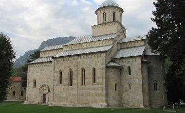 Manastiri i Deçanit “monument i rrezikuar” reagojnë organizatat e shoqërisë civile