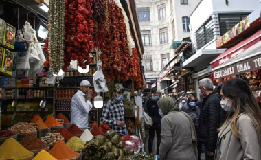 Turqia përgatitet për bllokimin më të rreptë të pandemisë – këto janë masat që do të jenë në fuqi për gati tri javë