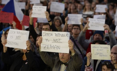 Çekët protestojnë kundër presidentit Zeman