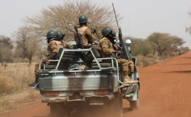 Njerëz të armatosur vrasin 18 persona në Burkina Faso