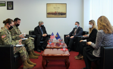 Kosnett dhe ministri Mehaj: Të intensifikohet bashkëpunimi në mes dy vendeve në fushën e sigurisë dhe mbrojtjes