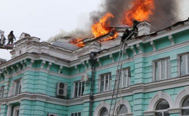 Mjekët rusë operuan një pacient, derisa zjarri përfshiu objektin spitalor