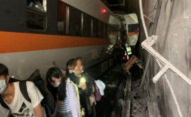 Treni doli nga shinat brenda një tuneli në Tajvan – 34 persona ndërruan jetë dhe 72 të tjerë mbetën të bllokuar