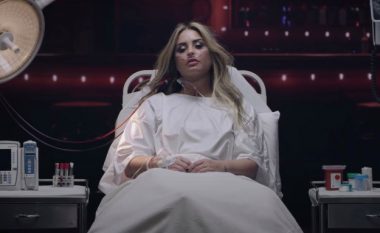 Rikrijoi mbrëmjen e overdozës në videoklipin e ri “Dancing With The Devil”, Demi Lovato: Ishte shumë e vështirë
