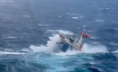 Anija po shkonte drejt fundosjes, ekuipazhi bie në Detin e Veriut – momenti i kërcimit dhe shpëtimit të tyre nga helikopterët