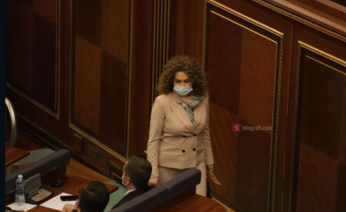 Deputetja e AAK-së, Albena Reshitaj, e vetmja nga partia e saj që shkon në Kuvend për zgjedhjen e presidentit