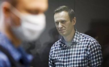 Alexei Navalny kthehet nga dhoma e spitalit në qelinë e tij të burgut