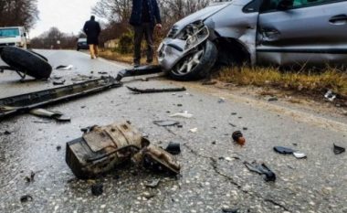 Vetë aksident në Gjakovë, lëndohen dy persona