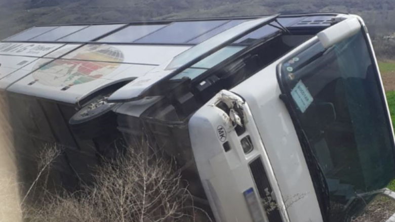 Rrokulliset një autobus në rrugën Kërçovë-Manastir