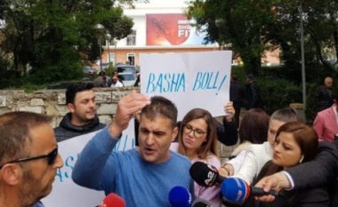 Kritikët e kreut të opozitës, protestë para PD-së: Basha ik!