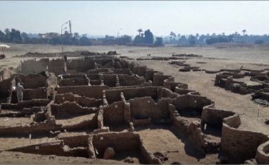 ‘Qyteti i artë i humbur’ zbulohet nën rërë, Egjipti synon të ringjallë turizmin