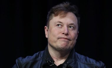 Musk tha se Tesla bëri ‘gabime të rëndësishme’ kur llogariti koston e “Kulmit Solar” të saj