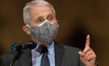 Fauci: Nëse jeni të vaksinuar, nuk keni nevojë për maskë në ambientet e hapura