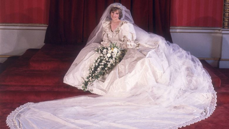 Fustani i nusërisë së Princeshës Diana do të shfaqet për herë të parë në Pallatin Kensington