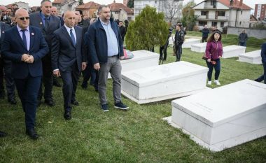 Haradinaj për dëshmorët e Prishtinës: Ta ruajmë këtë liri si vlerën më të shenjtë