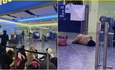 Pasagjeres në aeroportin e Londrës i bie të fikët, “pas pritjes në radhë shtatë orë” të shkaktuar nga kontrollet për Covid-19