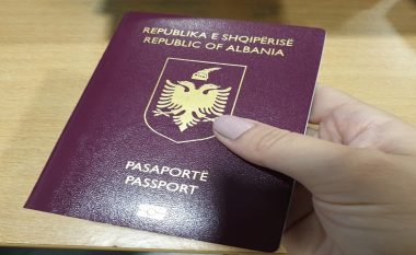 Ambasada Amerikane jep lajmin, shqiptarët nuk kanë më nevojë për vlefshmëri pasaporte 6-mujore për të udhëtuar drejt SHBA-ve