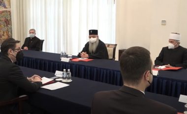 Pendarovski në takim me udhëheqësit e bashkësive fetare, diskutojnë për festat në kohë të pandemisë