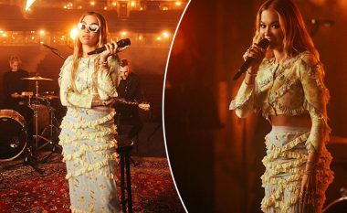 Ndërsa thashethemet për lidhjen e saj të re vazhdojnë, Rita Ora merr vëmendjen me paraqitjen plot stil duke paralajmëruar performancëm e re