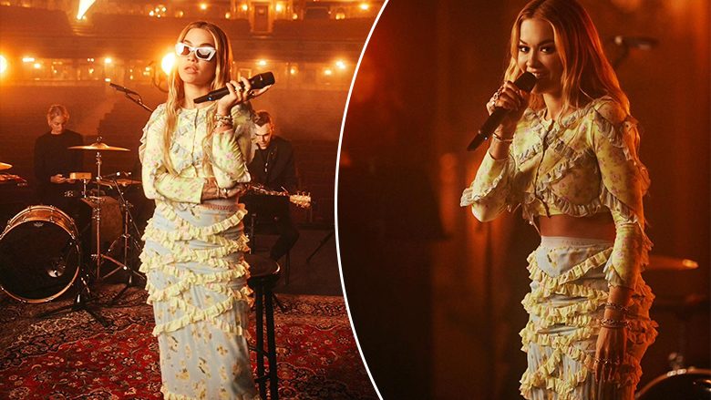 Ndërsa thashethemet për lidhjen e saj të re vazhdojnë, Rita Ora merr vëmendjen me paraqitjen plot stil duke paralajmëruar performancëm e re