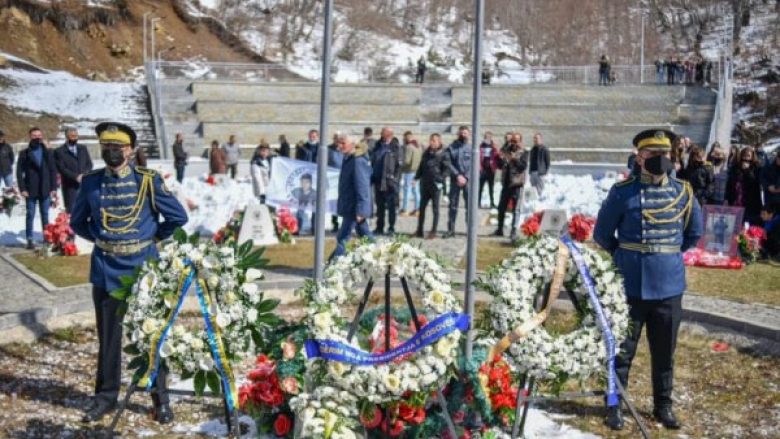 Jashari në Koshare: Kjo ditë na kujton sakrificën dhe çon mesazh se të bashkuar mund të ecim përpara