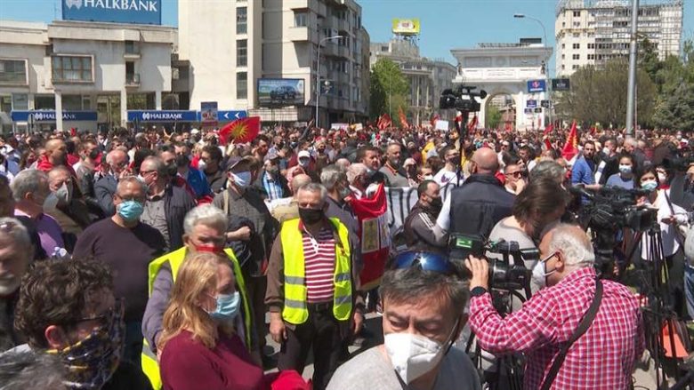 Në Shkup u mbajt protesta për lirimin e dhunuesve të dënuar për 27 prillin