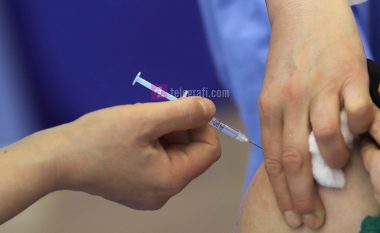 Në tri komuna të Kosovës sot ka filluar vaksinimi i personelit shëndetësor