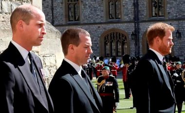 Princi William kërkoi që të mos ecte pranë Harryt në varrimin e Princit Filip