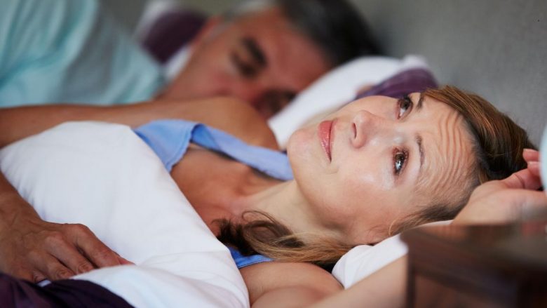 Gjumi i keq dyfishon rrezikun e problemeve seksuale te gratë, thotë studimi