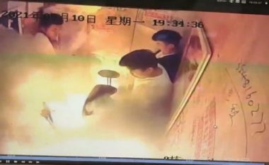 Motori elektrik merr flakë brenda ashensorit, plagosen rëndë kinezja 54-vjeçe dhe mbesa e saj 5-muajshe