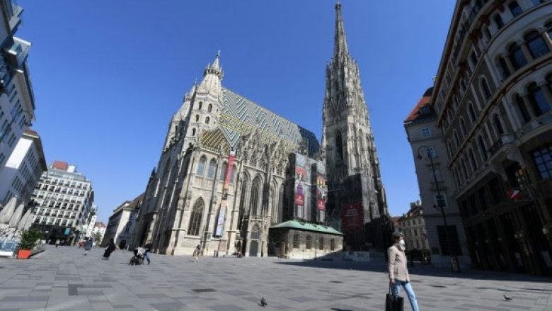 Austria heq karantinën për vizitorët nga disa vende