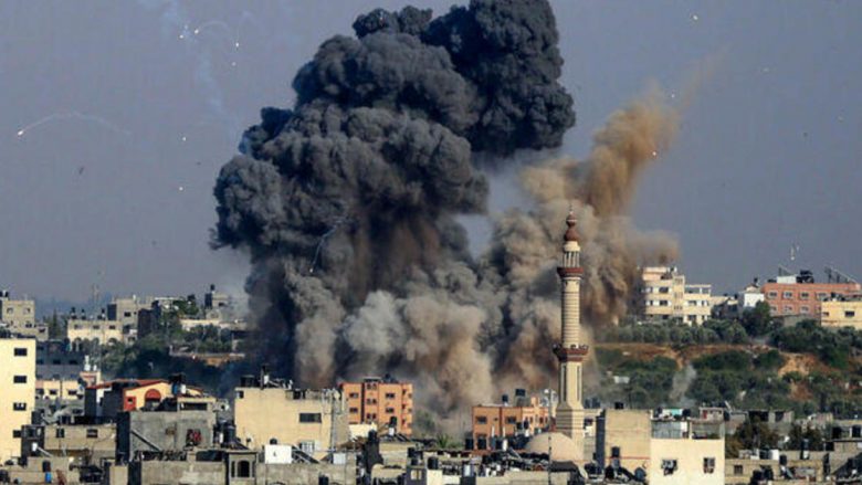 Mesazh për sulmet në Gaza, krah fotos së bombardimeve – Izraeli citon një varg nga Kurani!
