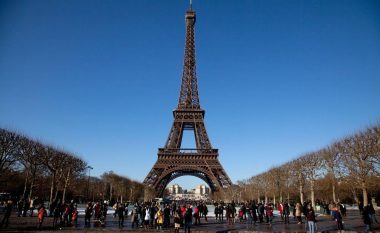 Rihapet kulla e Ajfellit, vizitorët mund ta “shijojnë” sërish atraksionin turistik të kryeqytetit francez