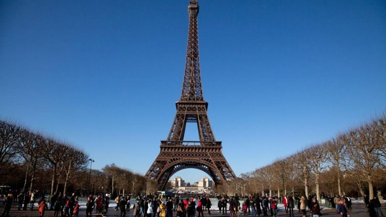 Rihapet kulla e Ajfellit, vizitorët mund ta “shijojnë” sërish atraksionin turistik të kryeqytetit francez