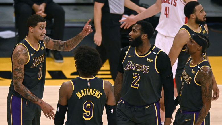 La Lakers marrin fitoren e tretë radhazi