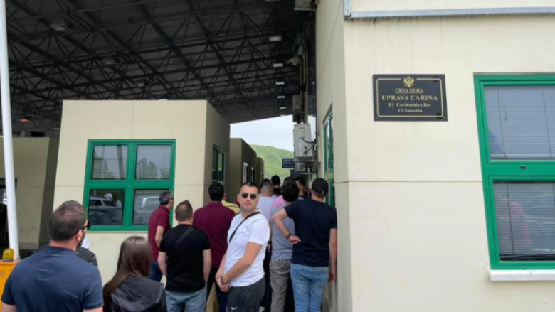 Mali i Zi nuk e heq taksën prej 15 eurove, kjo nuk i pengoi 7 mijë qytetarë të Kosovës të shkojnë në Ulqin