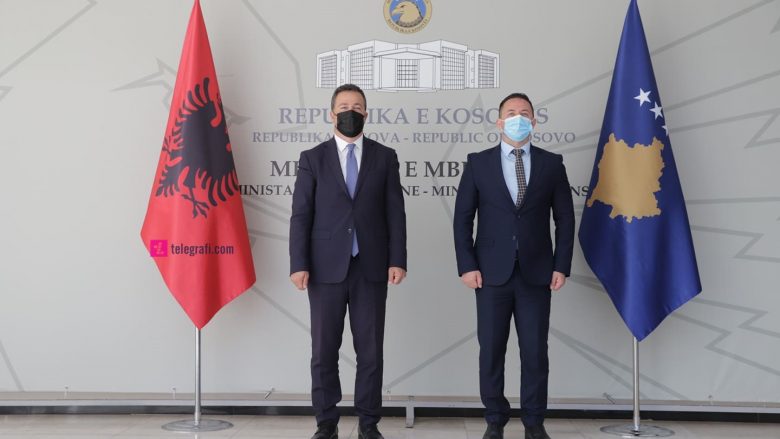 Ministrat e Mbrojtjes Kosovë-Shqipëri nënshkruajnë marrëveshje bashkëpunimi për interesa të përbashkëta ushtarake