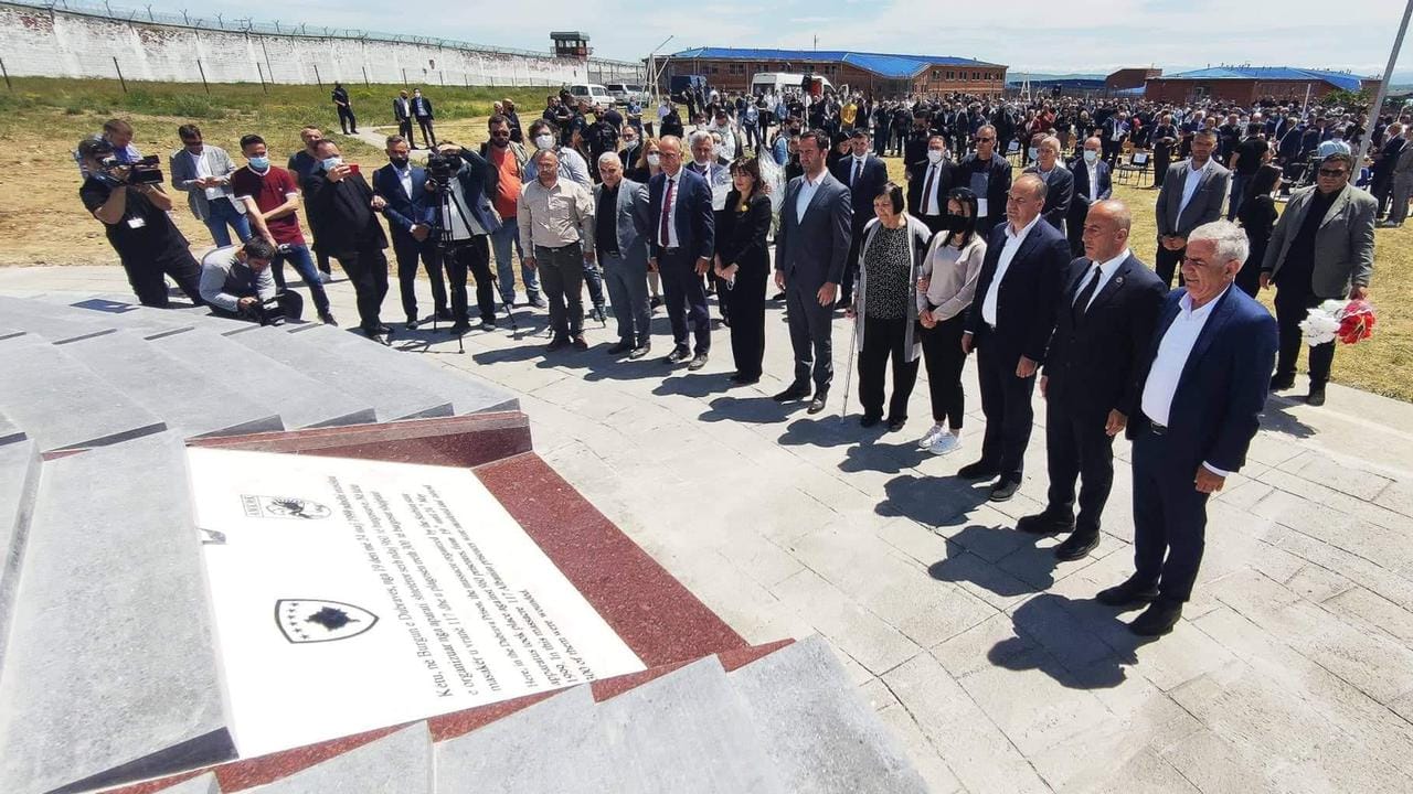 22 vjetori i masakrës në burgun e Dubravës, ministrja Haxhiu: Padia për gjenocid kundër Serbisë do të jetë në fokus të punës - KolonaMedia
