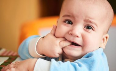 Si të veproni nëse bebes i vonohet dhëmbi i parë? Kur është koha të kërkoni këshillën e stomatologut