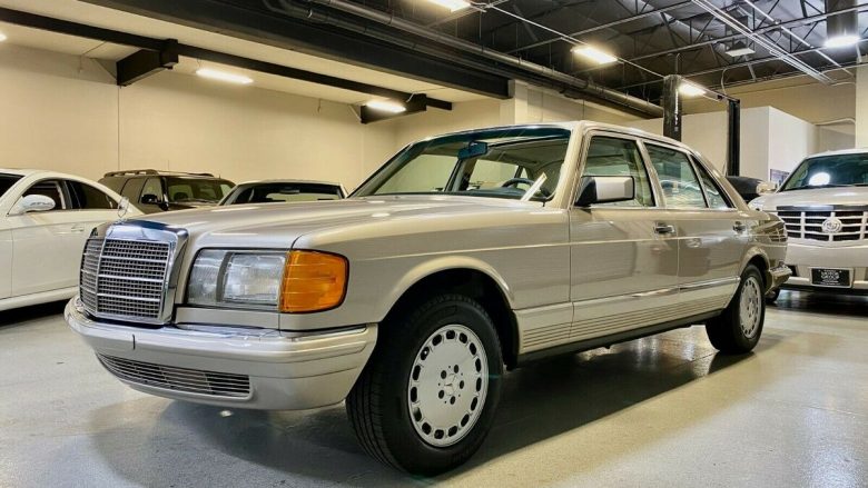 Mercedes S-Class i vitit 1985 që kushton 40 mijë dollarë